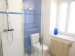 shower and wc in second ensuite bathroom